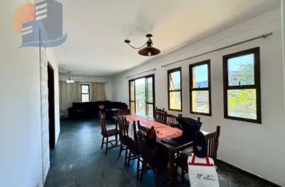 Amplo Apartamento com 4 Dormitórios | 2 Vagas | Região Nobre dos Restaurantes.