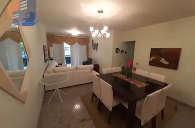 Amplo apartamento a poucos metros da praia enseada.