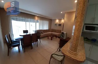 Amplo apartamento com 03 dormitórios, 300 metros da praia