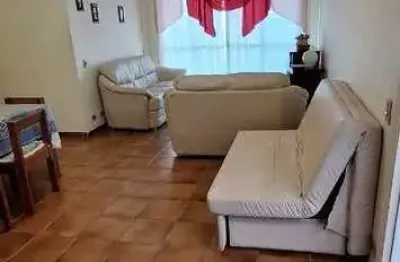 Apto espaçoso c/ 03 dormitórios próximo a praia da enseada.