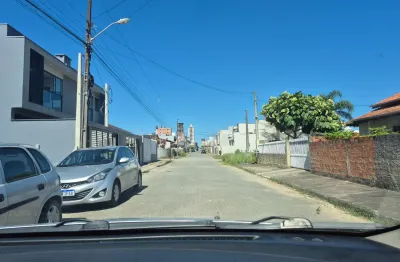 Terreno com 273 metros quadrados no bairro itacolomi em balneário piçarras sc