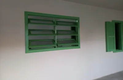 Casa pronta modelo antiga, com uma edícula nos fundos, amplo terreno