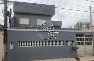 Vila mirim | venda | sobrado isolado 5 dormitórios (3 suítes) • 190 m² • 300 m da praia garagem para 3 carros • aceita financiamento r$ 565 mil