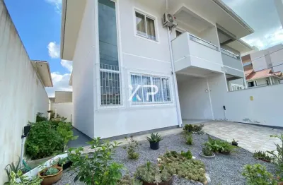 Sobrado amplo e semi-mobiliado no centro de palhoça/sc