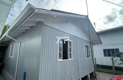 Casa aconchegante na pinheira: seu refúgio próximo à natureza!