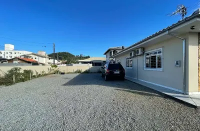 Casa com 3 quartos à venda na Rua Blumenau, 1, Bela Vista, Palhoça