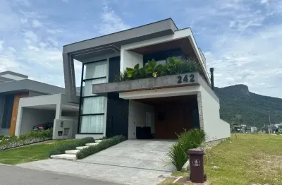 Casa com 3 quartos para alugar na Rua Lagoinha, 242, Pedra Branca, Palhoça