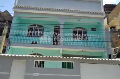 Casa de vila com três quartos, sendo um suíte, 2 vagas de garagem,  em Bento Ribeiro- estrada Henrique de Melo.