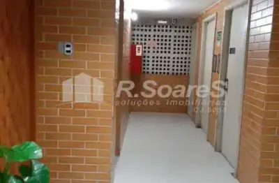 Apartamento com 02 quartos, garagem,  em campinho, rua cândido benício.