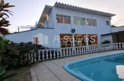 Casa em condomínio fechado com 5 quartos à venda na rua desembargador gastão macedo, praça seca, rio de janeiro, 551 m2 por r$ 910.000