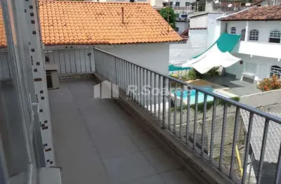 Apartamento vazio com 02 quartos, 02 vagas na garagem,  em Praça Seca,rua Capitão Menezes.
