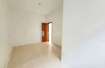 Apartamento térreo, com dois quartos, em vila valqueire, rua luiz beltrão.
