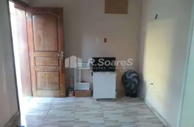 Casa com 2 quartos à venda na rua cerqueira daltro, cascadura, rio de janeiro, 60 m2 por r$ 160.000