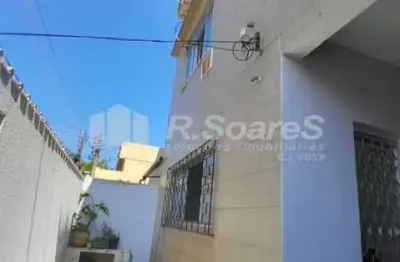 Casa VILA VALQUEIRE em condomínio com 03 quartos, 03 vagas de garagem.