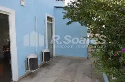Casa com 3 quartos à venda na rua guarapes, praça seca, rio de janeiro, 302 m2 por r$ 485.000