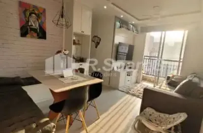 Apartamento com três quartos na estrada dos teixeiras na taquara