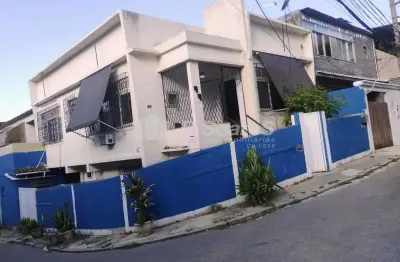 Casa em Vila Valqueire, comercial ou residencial, com 6 quartos sendo 1 suíte, e garagem.