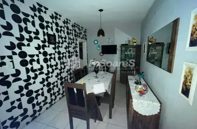 Casa em condomínio fechado com 3 quartos na Intendente Magalhães Rj.