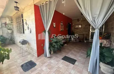 Casa em condomínio fechado com 3 quartos à venda na estrada intendente magalhães, madureira, rio de janeiro, 177 m2 por r$ 580.000
