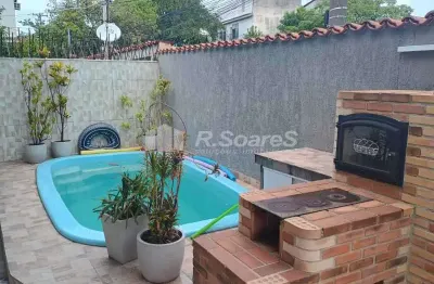 Casa 2 quartos piscina garagem 3 carros - residência investimento