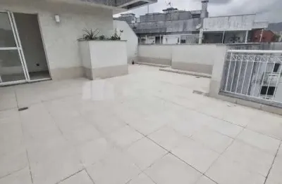 Cobertura desocupada com 127 m2, 2 quartos, suíte, 2 garagens, cond. jardins do valqueire.