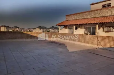 Cobertura linear com 03 quartos, sendo 01 suíte, 02 vagas, 101m2 em Vila Valqueire, rua das Dálias.