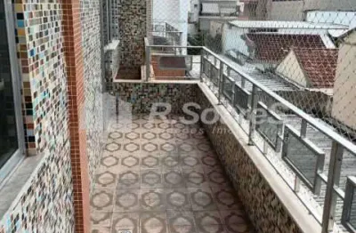 Apartamento desocupado com 2 quartos, garagem, condomínio nova valqueire.