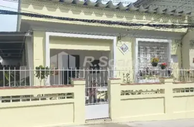 Casa de vila com 03 quartos, 1 suíte, rua pedro teles, praça seca