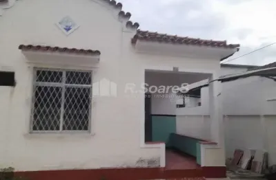 Casa desocupada linear independente aceitando financiamento em Bento ribeiro.