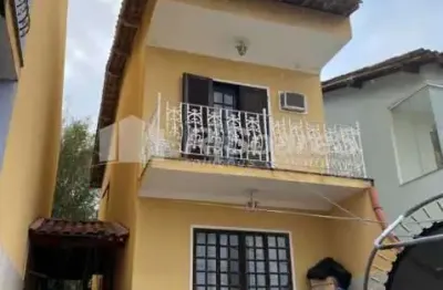 Casa com 2 quartos sendo 01 suíte, garagem, em vila valqueire.