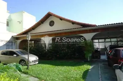Casa com 3 quartos à venda na rua das rosas, vila valqueire, rio de janeiro, 690 m2 por r$ 1.400.000