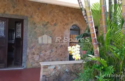 Casa com 3 quartos à venda na rua quiririm, vila valqueire, rio de janeiro, 500 m2 por r$ 650.000