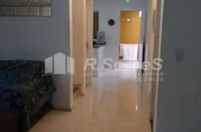 Casa em condomínio fechado com 4 quartos à venda na avenida carlos pontes, jardim sulacap, rio de janeiro, 180 m2 por r$ 685.000