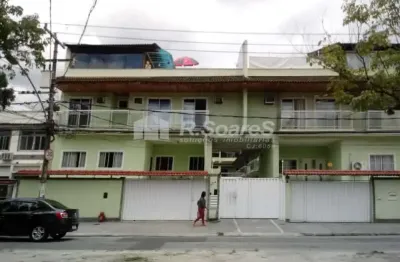 Casa com 3 quartos para alugar na Rua das Camélias, Vila Valqueire, Rio de Janeiro