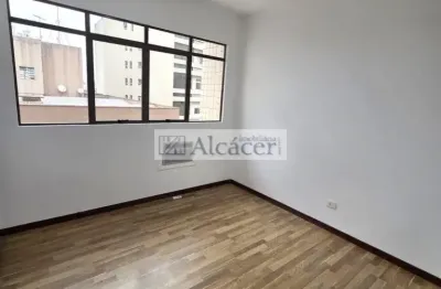 Excelente sala comercial em bairro nobre, próximo ao parque barigui e fácil acesso a vários pontos da cidade.