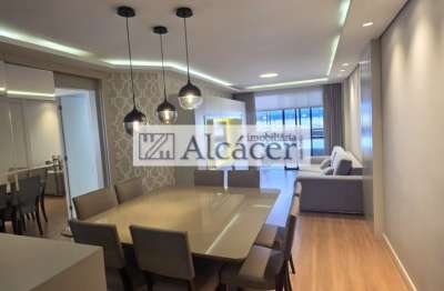 Lindo apto para locação, todo mobiliado com móveis de alto padrão.  Apto bem amplo e iluminado com rebaixamento em gesso, iluminação em led e 02 vagas de garagem.