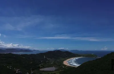 Terreno à venda na Praia da Ferrugem, Garopaba 
