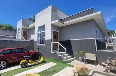 Excelente imóvel localizado em uma exuberante região,  tomada por montanhas e muito verde