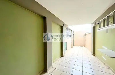 Lindo sobrado 3 dormitórios, 2 banheiros e 2 vagas no patriarca