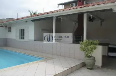Linda casa próximo a praia 2 dormitórios 1 suíte , edícula, vagas 5  carros