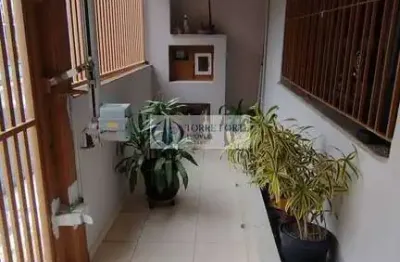 Casa térrea com 2 dormitórios, 1 vaga, área gourmet no carrão.