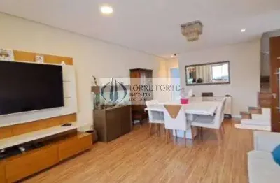 Linda casa com 3 quartos, varanda e 2 vagas na vila morse