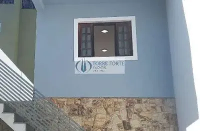 Linda casa com 3 dormitórios e 2 vagas na vila clarice