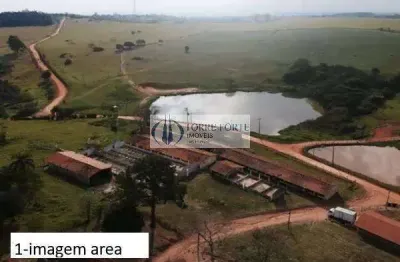 Sítio com 5 dormitorios 5 ou mais vagas , varanda grande em itu.