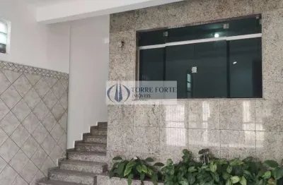 Sobrado com 3 dormitórios, 1 suíte, 4 banheiros e 2 vagas no piqueri