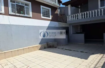 Sobrado amplo com  5 dormitórios, 1 suíte e 3 vagas na cidade líder