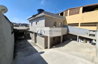 Sobrado espaçoso com 4 dormitórios, 5 vagas e edícula em guaianases