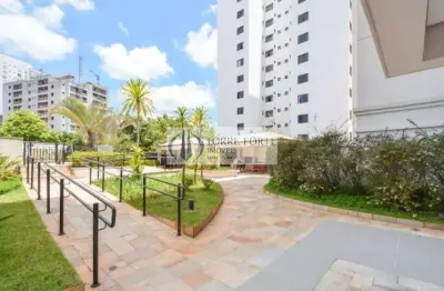 Linda cobertura duplex nova, com linda vista do bairro em uma rua tranquila