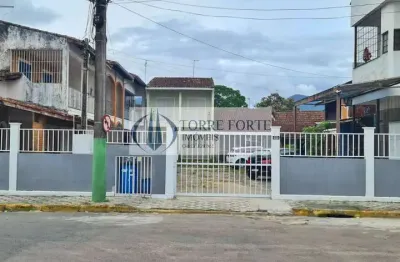 Apartamento térreo de 47 m² com 2 dormitórios e com vaga em ubatuba
