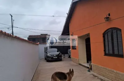 Casa térrea ampla com 3 dormitórios, 2 suítes e 6 vagas em suzano